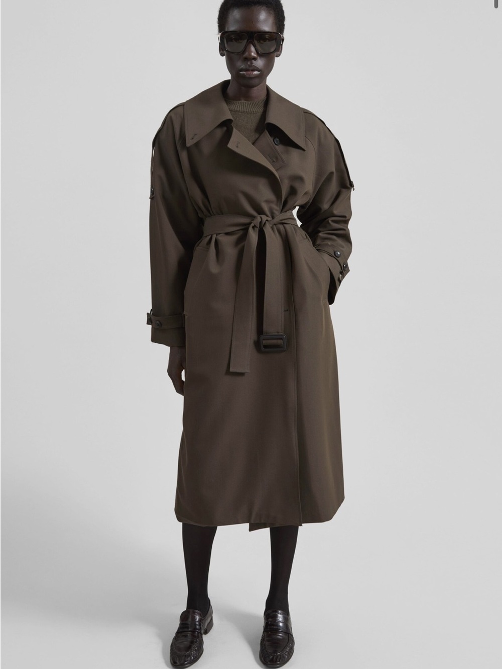 THE FRANKIE SHOP Dartford Trench Coat โ Olive Brown